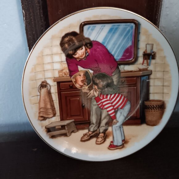 Avon Special Memories Vintage Decorative Plates Set of 2 by Tom Newsom - Picture 3 of 4